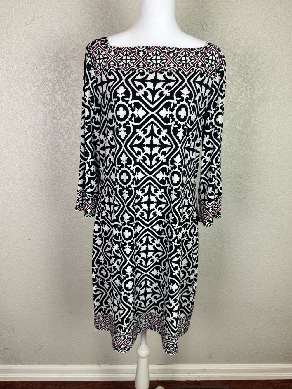 Classic Black & White Patterned Shift Dress by White‎ House Black Market